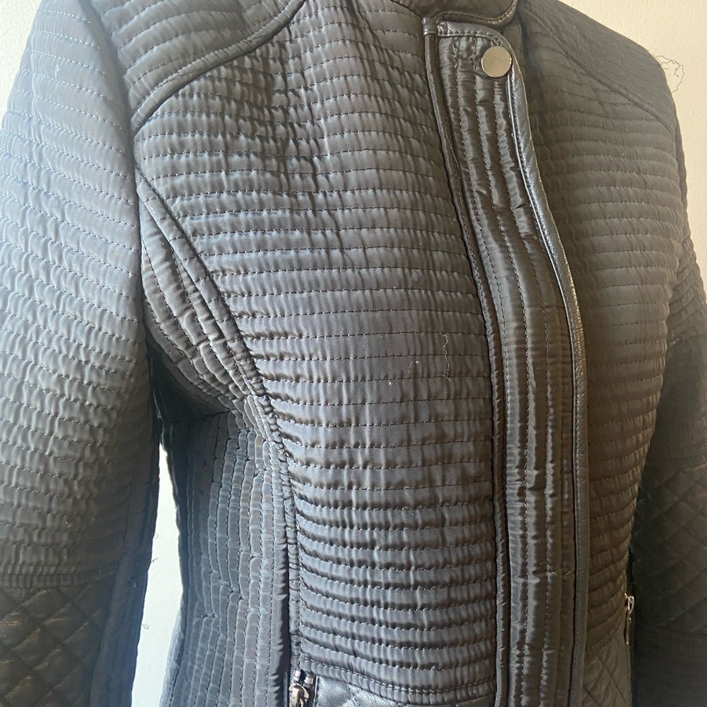 Tribal Women's Sz M Black Quilted Jacket with faux leather accents - Picture 3 of 11